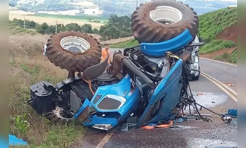 Trator despenca de caminhão na PR-566, no sudoeste do Paraná
