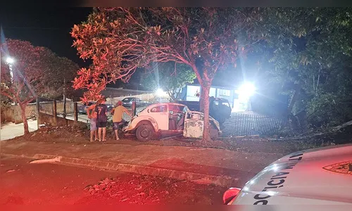 Homem fica ferido após Fusca colidir contra muro em Borrazópolis