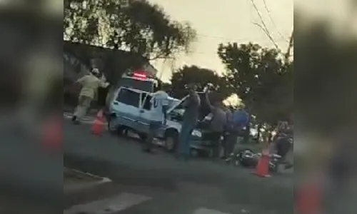 Acidente entre carro e moto deixa um ferido nesta tarde em Apucarana