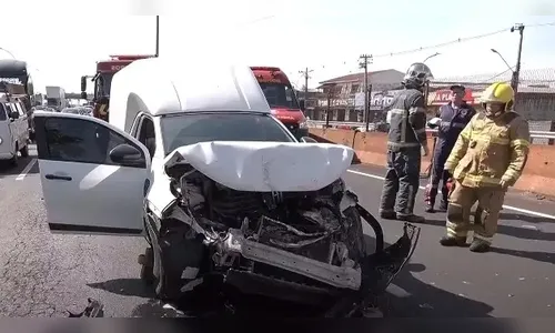 Mulher fica ferida em acidente envolvendo três veículos no PR