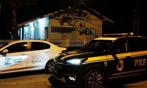 Criança de 8 anos é resgatada na BR-101 após ter sido expulsa de casa