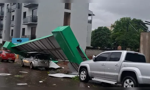 Ciclone já chegou em Santa Catarina; vento e granizo causam estragos