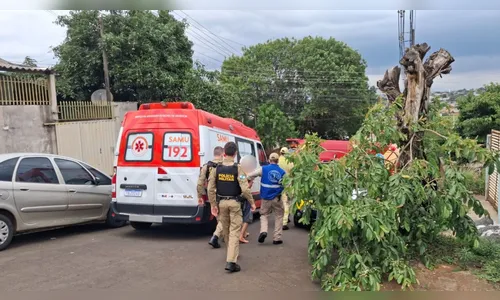 PM flagra homem atacando esposa com facão e impede feminicídio em Apucarana