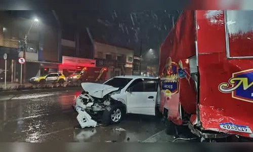 Motorista embriagada bate em trailer e fere criança de 9 anos em Cascavel (PR)