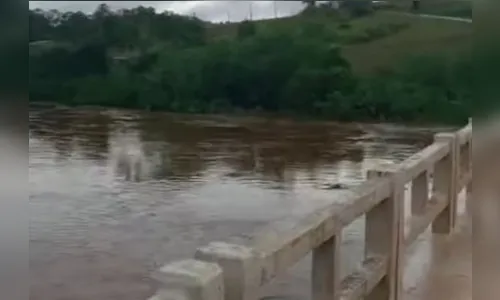 Temporal com granizo causa estragos em Borrazópolis e eleva nível do Rio Bom