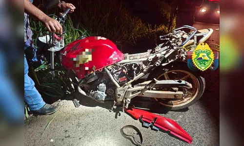 Motociclista fica ferido em colisão com caminhão na PR-466