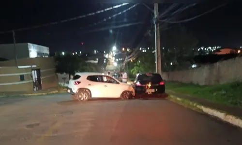 Kwid bate em Vectra estacionado no Parque Bela Vista em Apucarana