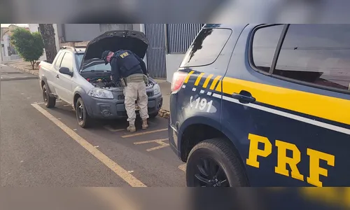 Strada roubada em 2016 é pega pela PRF na BR-376 em Jandaia do Sul