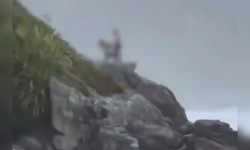 Casal é flagrado fazendo sexo em praia famosa de Santa Catarina; vídeo