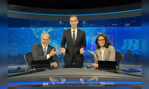 William Bonner se despede ao vivo da bancada do Jornal Nacional