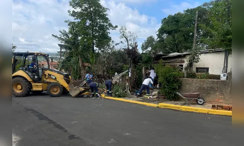 Mulher privada de liberdade devolve R$ 8 mil achado em trabalho no PR
