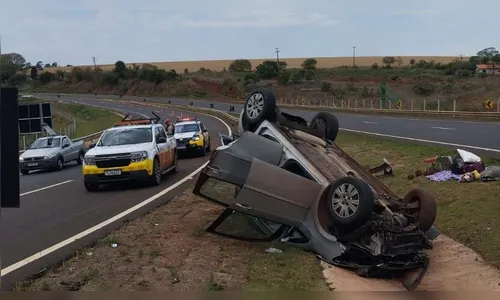 Duas mulheres ficam feridas em capotamento na PR-445, em Tamarana
