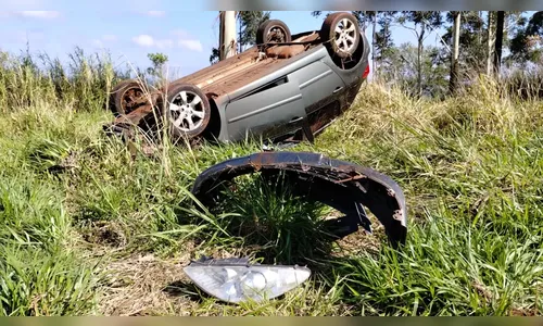 Jovem fica ferido após capotamento no Contorno Norte de Apucarana