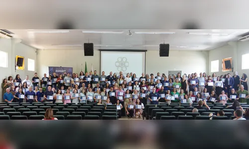 NRE homenageia 162 professores com o prêmio 