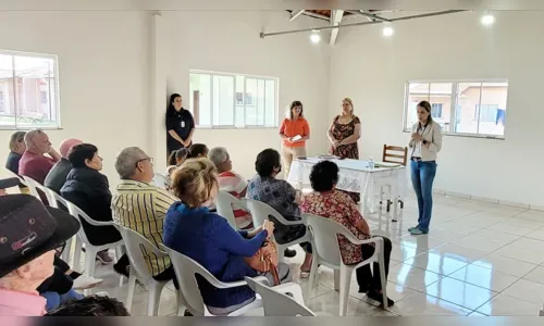 Reunião orienta moradores do Condomínio do Idoso em Arapongas
