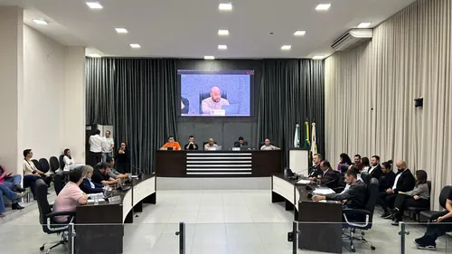 Reunião foi realizada nesta segunda-feira (13), na Câmara Municipal de Apucarana