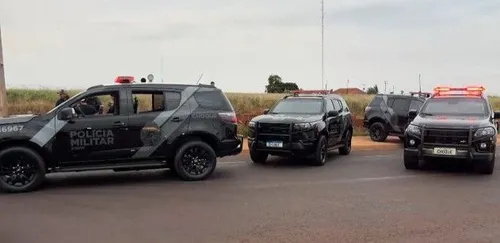 Segundo a PM, o homem era foragido do sistema prisional, com passagens por roubo e tráfico de drogas, e seria integrante de uma facção criminosa com atuação na região de Londrina.