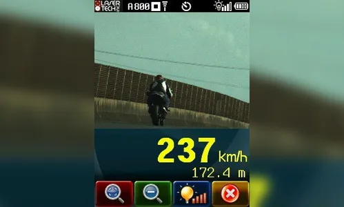 Motociclista é flagrado trafegando a 237 km/h em rodovia do Paraná