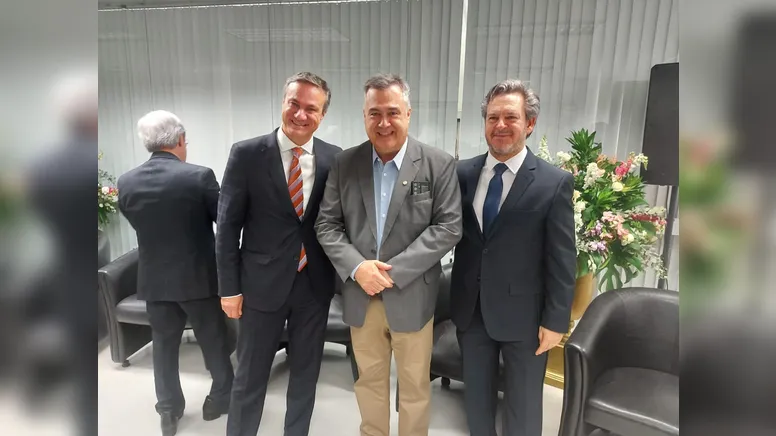 O secretário de Estado da Saúde, Beto Preto, esteve entre as autoridades civis presentes