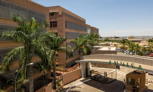 Anvisa determina suspensão de tônico capilar e apreensão de cosméticos