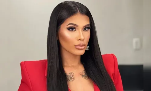 Pocah é chamada de baranga por policiais na rua