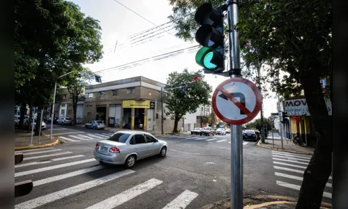 Mudança no trânsito proíbe conversão à esquerda na Av. Curitiba