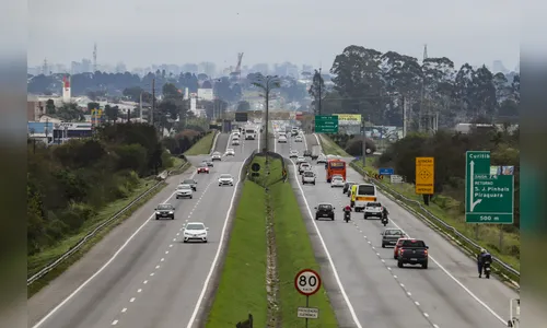 Feriado: horários de pico e como evitar trânsito em rodovias do PR