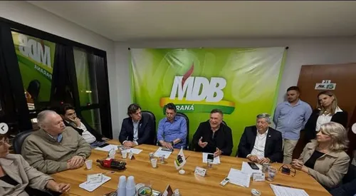 A reunião contou com a presença de vários políticos e lideranças regionais