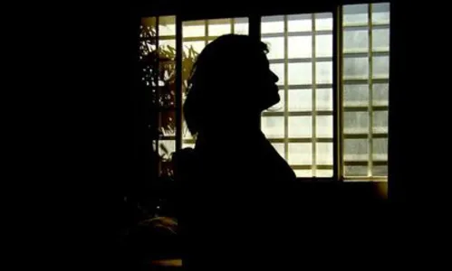 Filho bate na mãe e enfia mão por dentro da calcinha dela em Apucarana