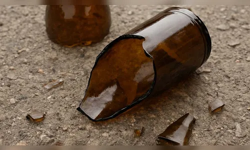 Homem leva garrafada na cabeça durante briga em bar de Arapuã