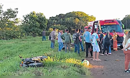 Batida entre carro e duas motos deixa dois feridos em Jardim Alegre