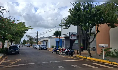 Mulher é atropelada por moto no centro de Apucarana