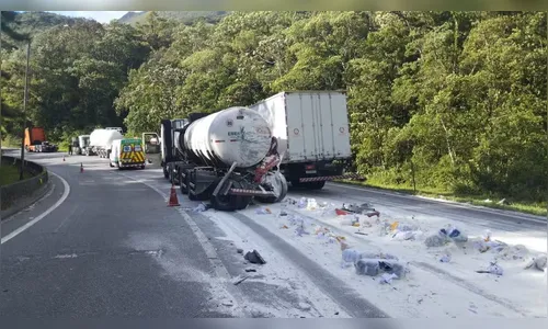 Acidente grave entre três caminhões deixa um morto e bloqueia BR-376
