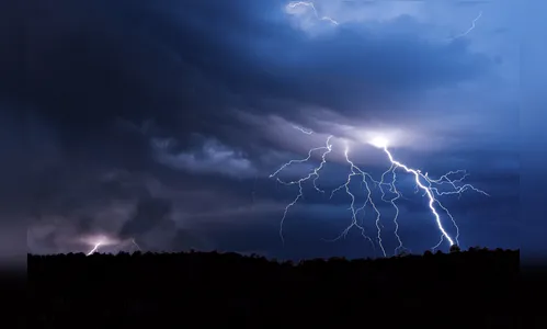 Ciclone avança e coloca cinco estados em risco de tempestades severas