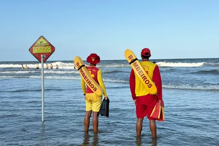 Bombeiros atuam nas praias paranaenses