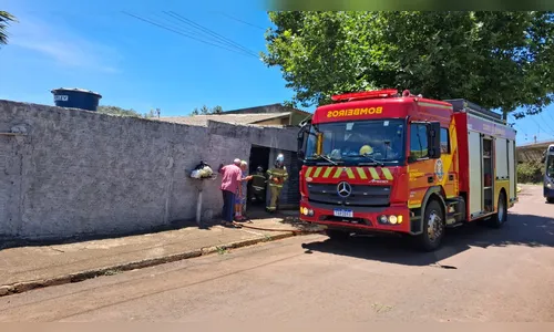 Cano estourado pelo calor ajuda a conter incêndio em casa de Apucarana