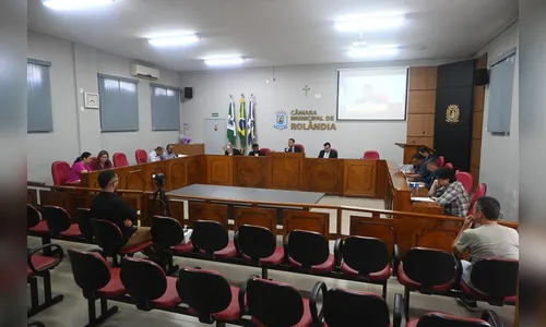 Câmara de Rolândia aprova aumento de cadeiras e 13º salário para 2029