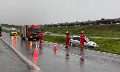 BR-376: cinco pessoas saem feridas em acidente na chuva em Apucarana