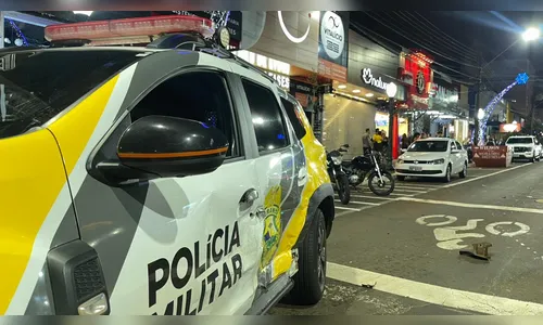Acidente envolve Fiat Uno e viatura da PM no centro de Apucarana