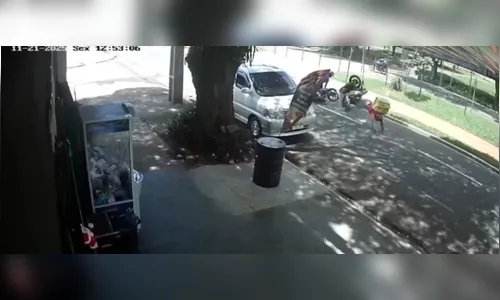 Câmera flagra colisão frontal entre motocicletas no PR; veja o vídeo