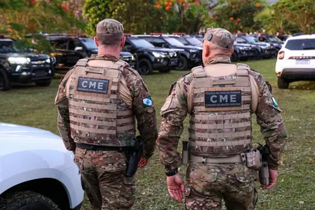 Coordenada pela Secretaria de Estado da Segurança Pública (Sesp-PR), a ofensiva mobilizou agentes das polícias Civil, Militar e Penal