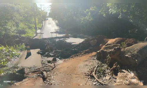Cratera em rua preocupa moradores do Núcleo João Paulo em Apucarana