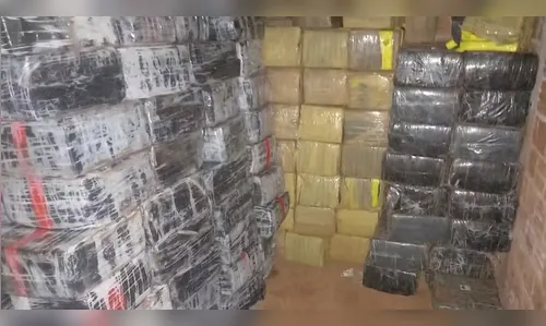 Polícia encontra bunker com 3,5 t de maconha e fuzis em operação no PR