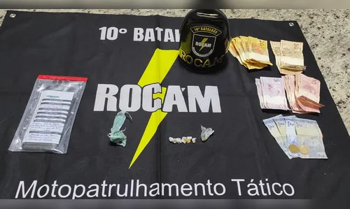 Rocam prende dupla flagrada escondendo drogas em caçamba de entulhos
