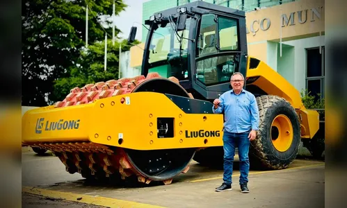 Rio Bom recebe novo rolo compactador do Governo do Paraná