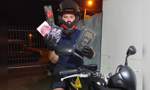 ‘Fernandinho da Hornet’ viraliza ao distribuir rosas e Bíblias no PR