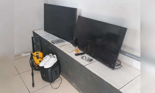 Rastreador de iPad leva PM a ladrão escondido no forro em Arapongas