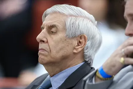 General Augusto Heleno acompanha interrogatório de Mauro Cid sobre trama golpista