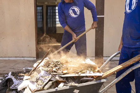 Governo do PR aumenta presos trabalhando na reconstrução de Rio Bonito