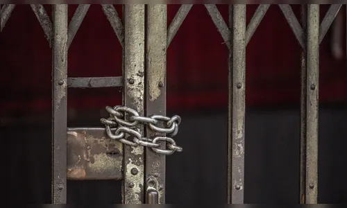 Casal tranca idosa em casa sem comida e some com cartão em Apucarana